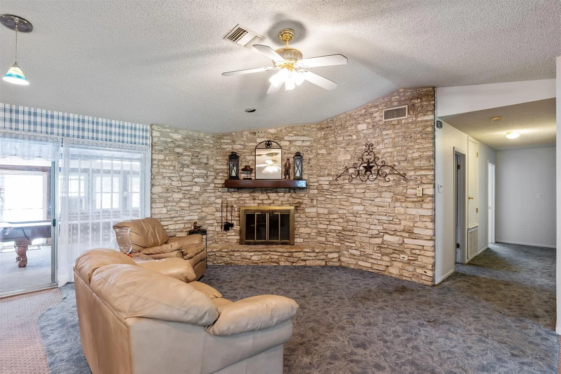 Photo of 651 High Low DR