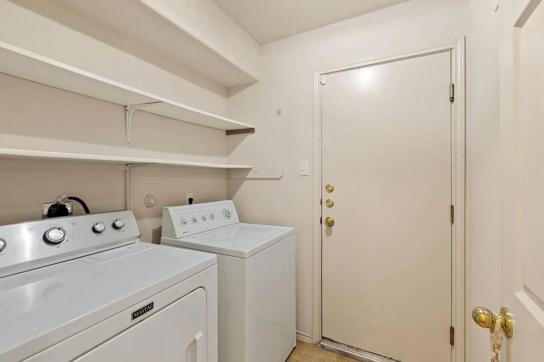 Photo of 659 Cullen BLVD