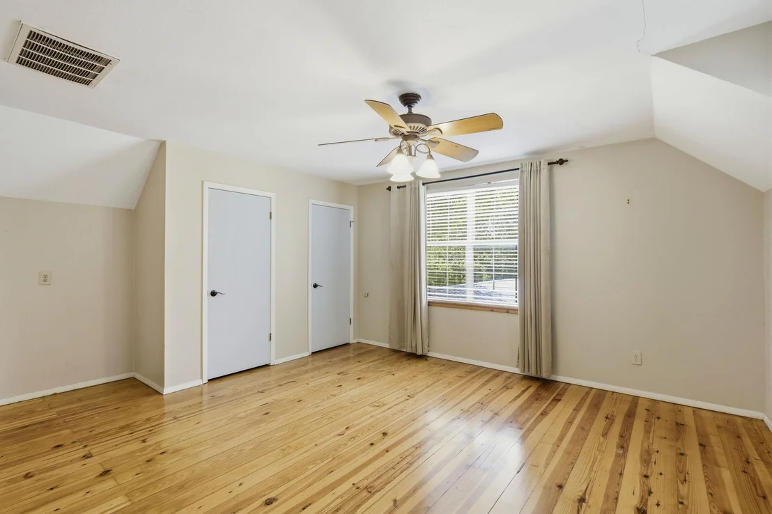 Photo of 903 SUMMIT CRES