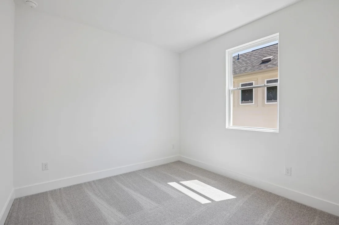 Photo of 125 Maverick Ave