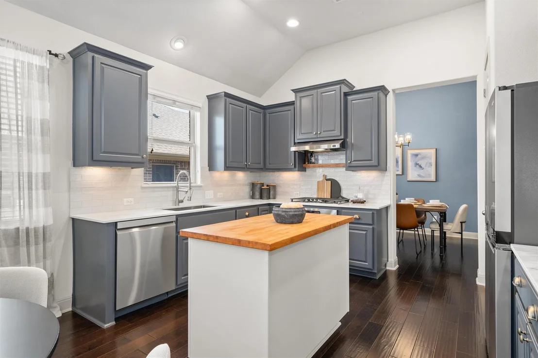 Photo of 2732 Florin CV