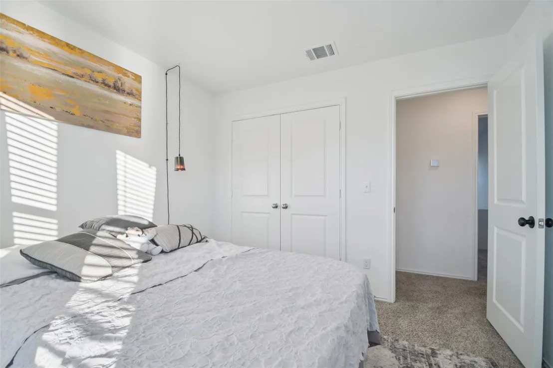Photo of 857 Powell ST
