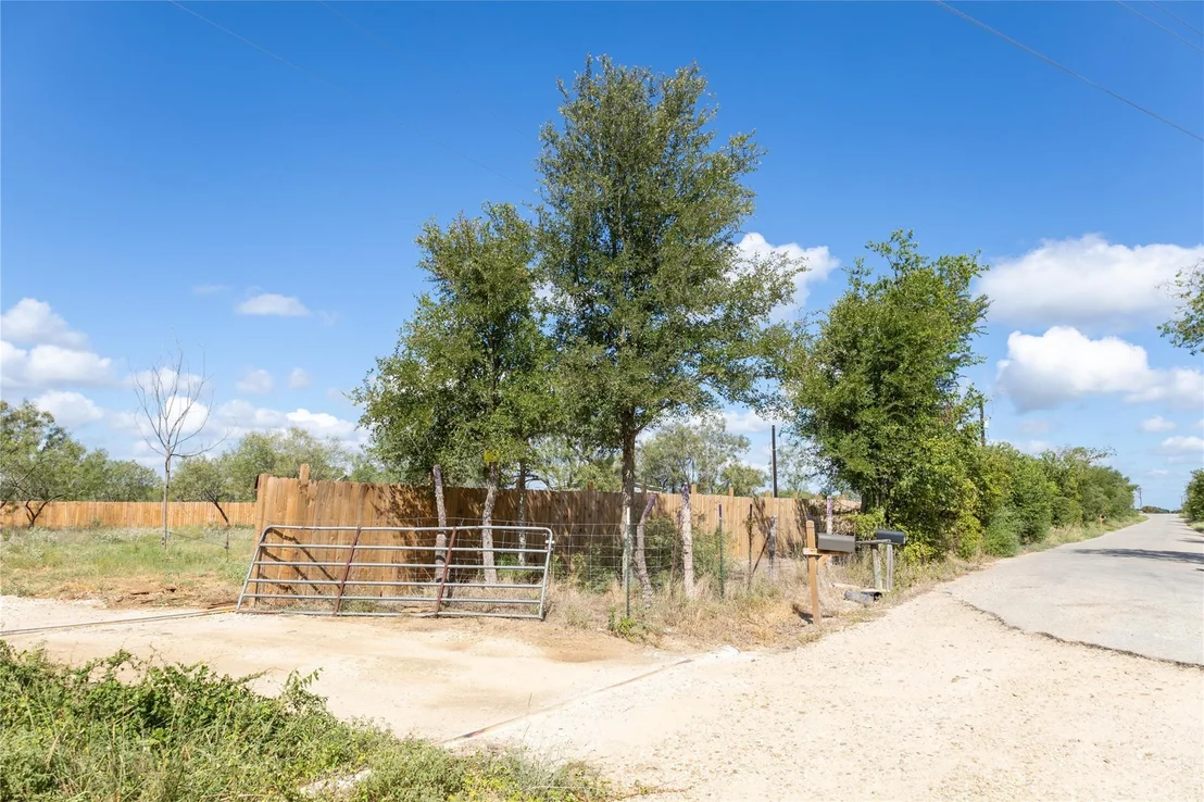 Photo of 1415 Barth RD
