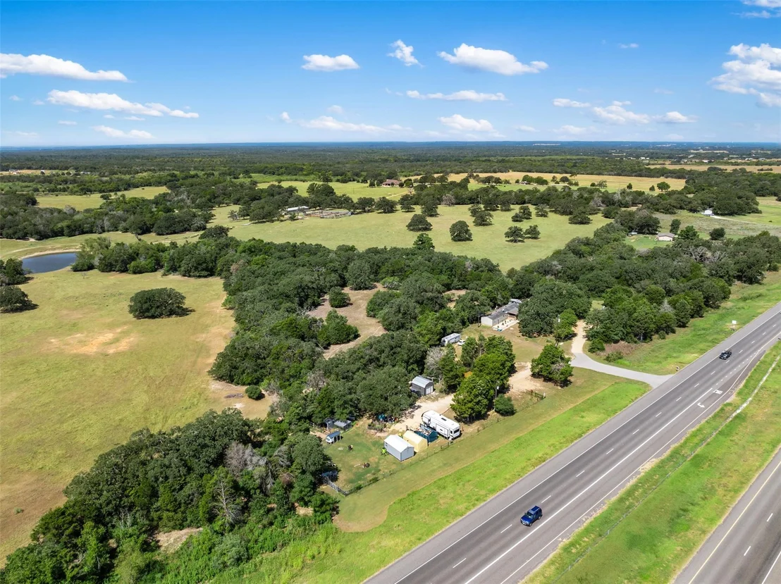 Photo of Unit 1 at 2057 US-290 Highway E