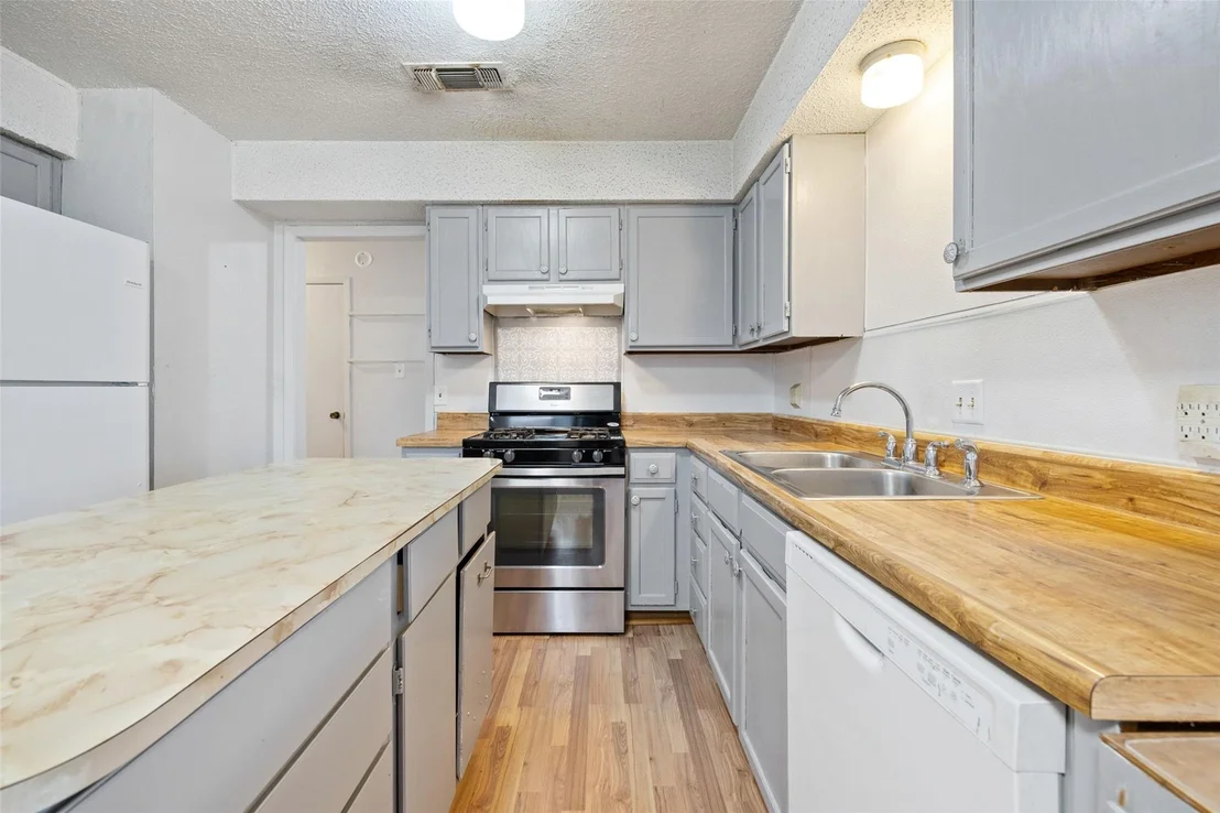 Photo of 2303 Carolyn DR