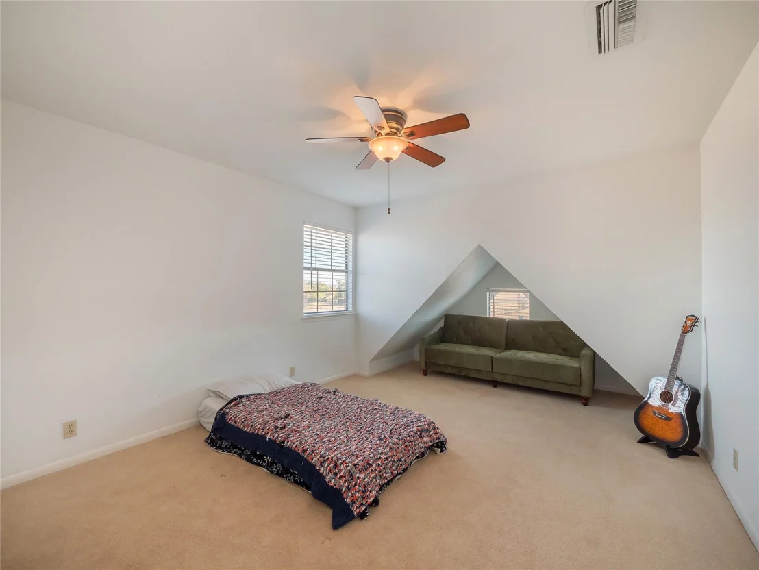 Photo of 1822 Rowe LOOP