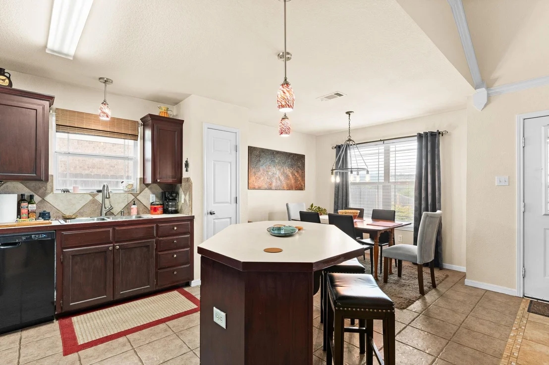 Photo of 1704 Walker Place BLVD