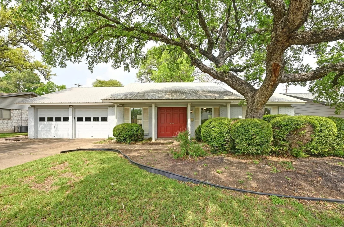 Photo of 2006 Southern Oaks DR