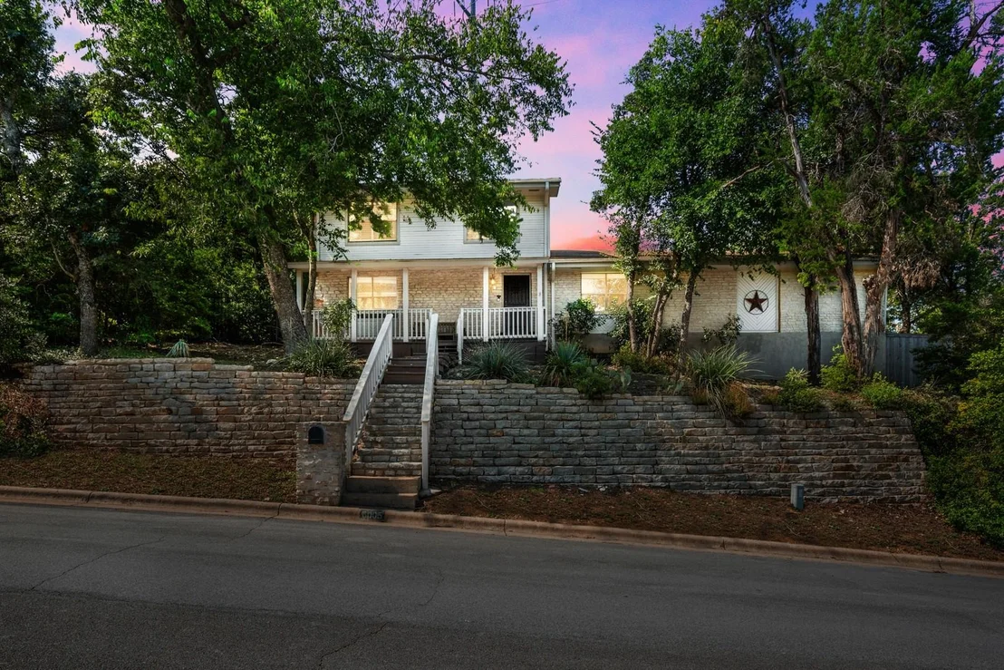 Photo of 6005 Diamond Head DR