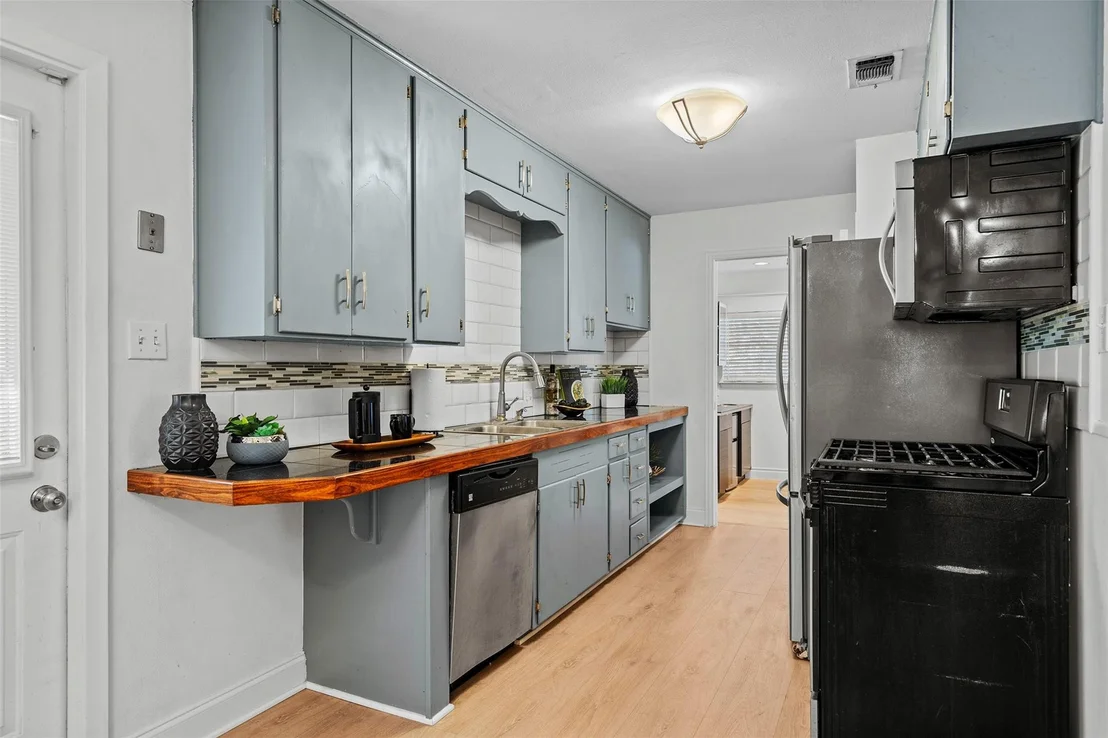 Photo of 8504 Contour DR