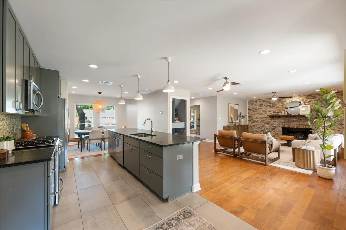 Photo of 6812 Pioneer PL