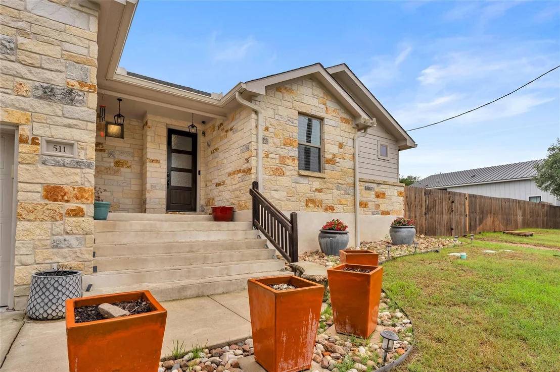 Photo of 511 Taylor DR