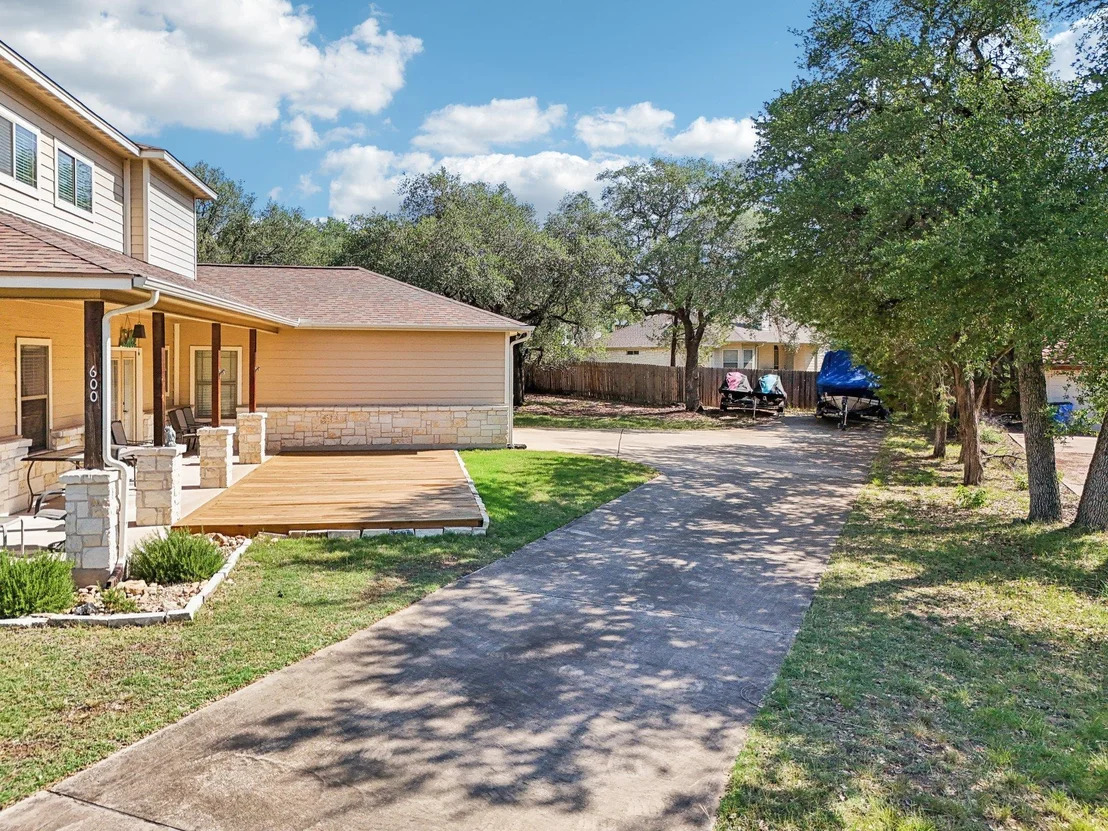 Photo of 600 Augusta CIR N