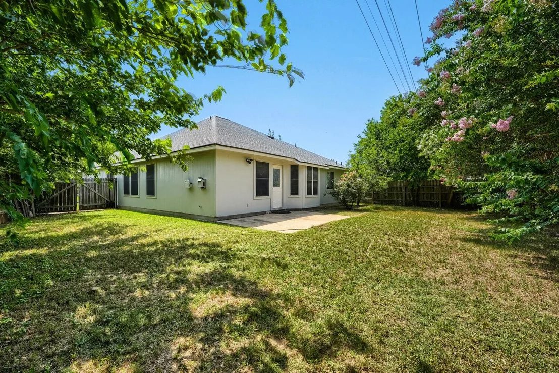 Photo of 409 Willowbrook DR