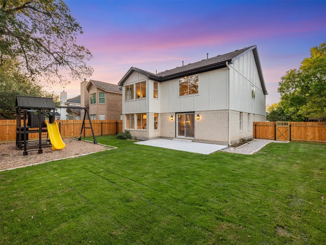 Photo of 2419 Willow WAY