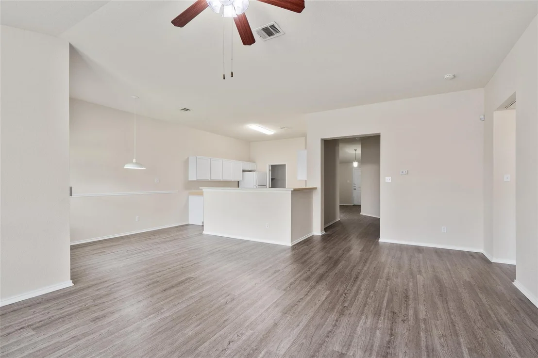 Photo of 3924 Links LN
