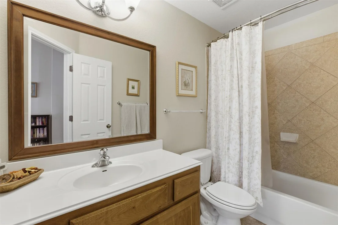 Photo of 526 Victoria DR