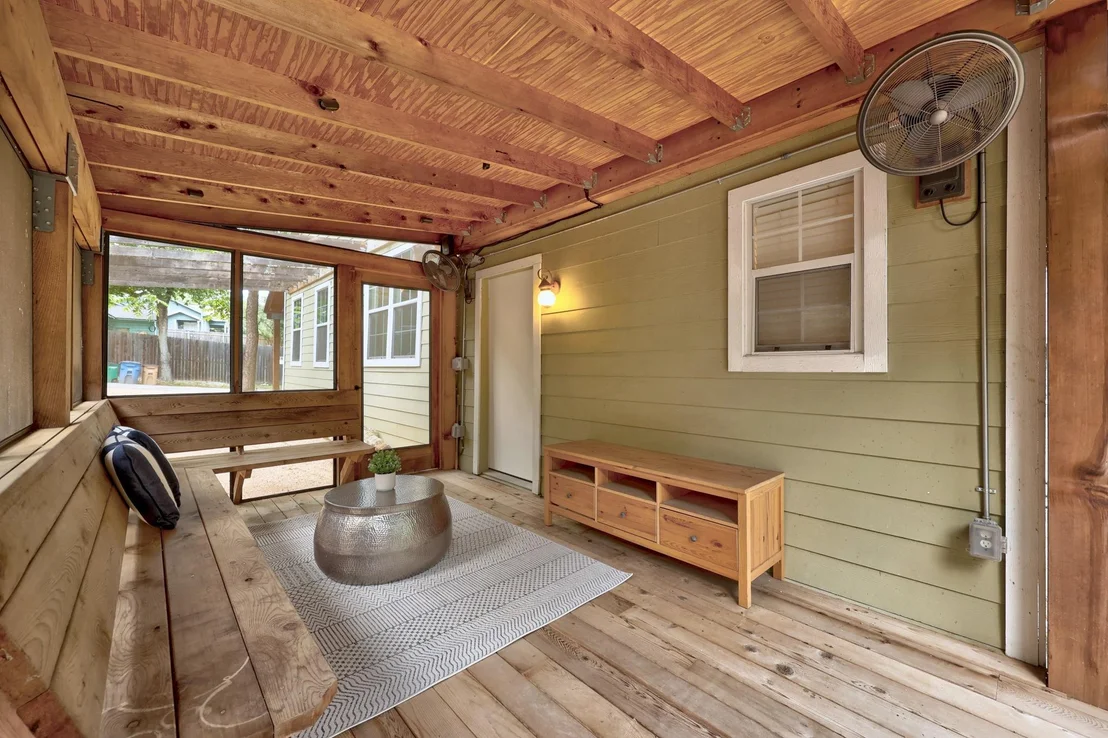 Photo of 2503 Bryan ST