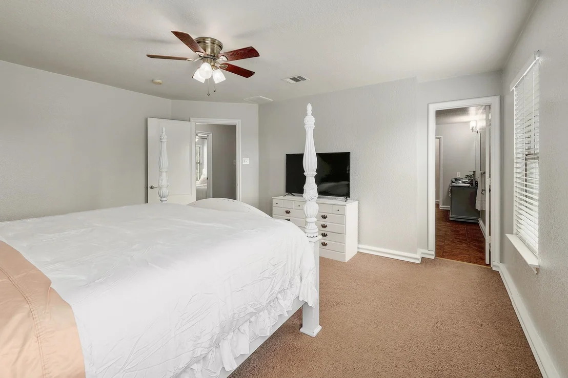 Photo of 335 Mistletoe LN