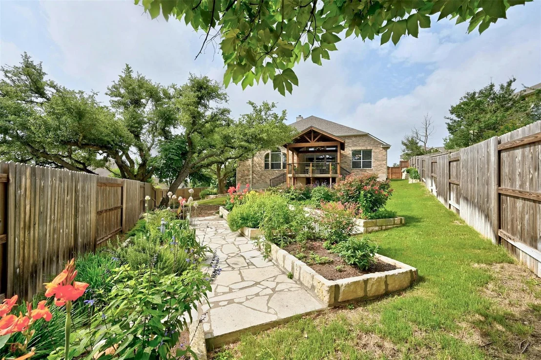 Photo of 204 Saddleback RD
