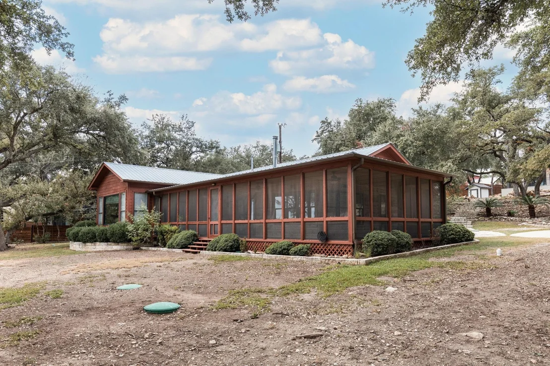 Photo of 1105 Oak Hurst RD