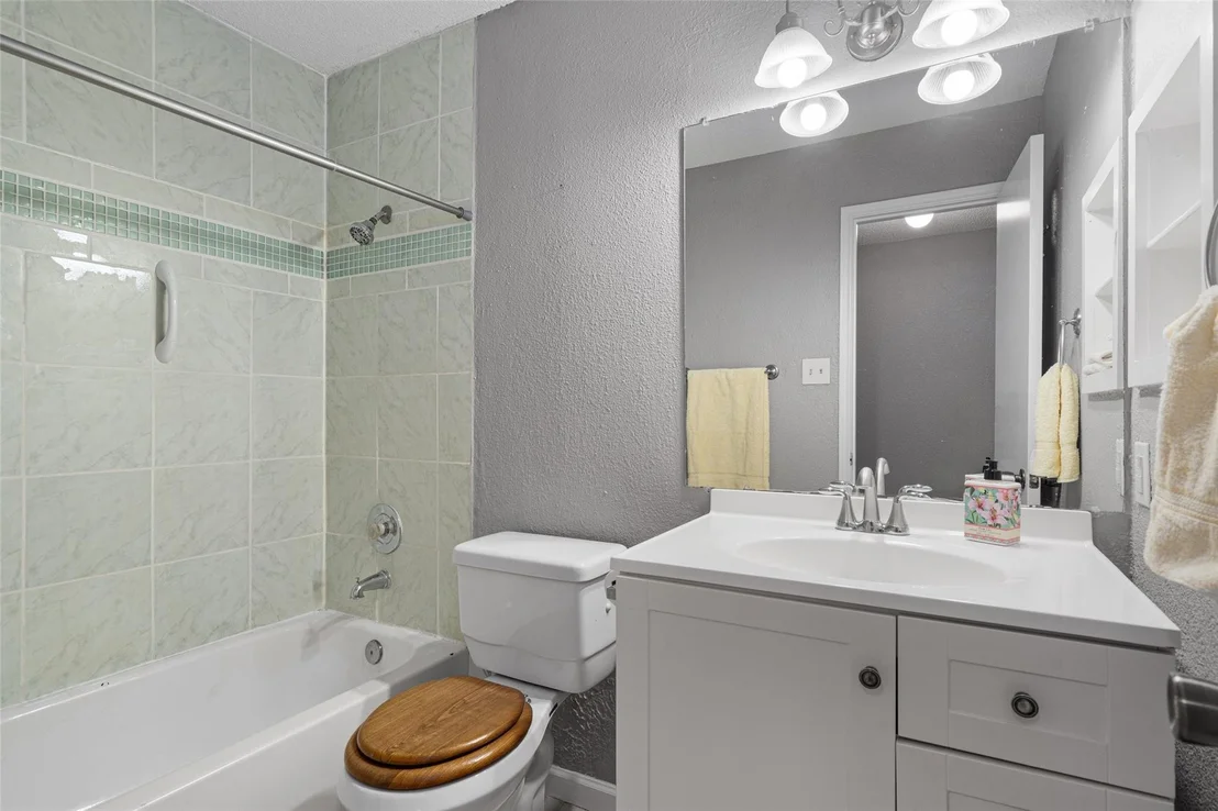 Photo of 1609 Parkwood DR