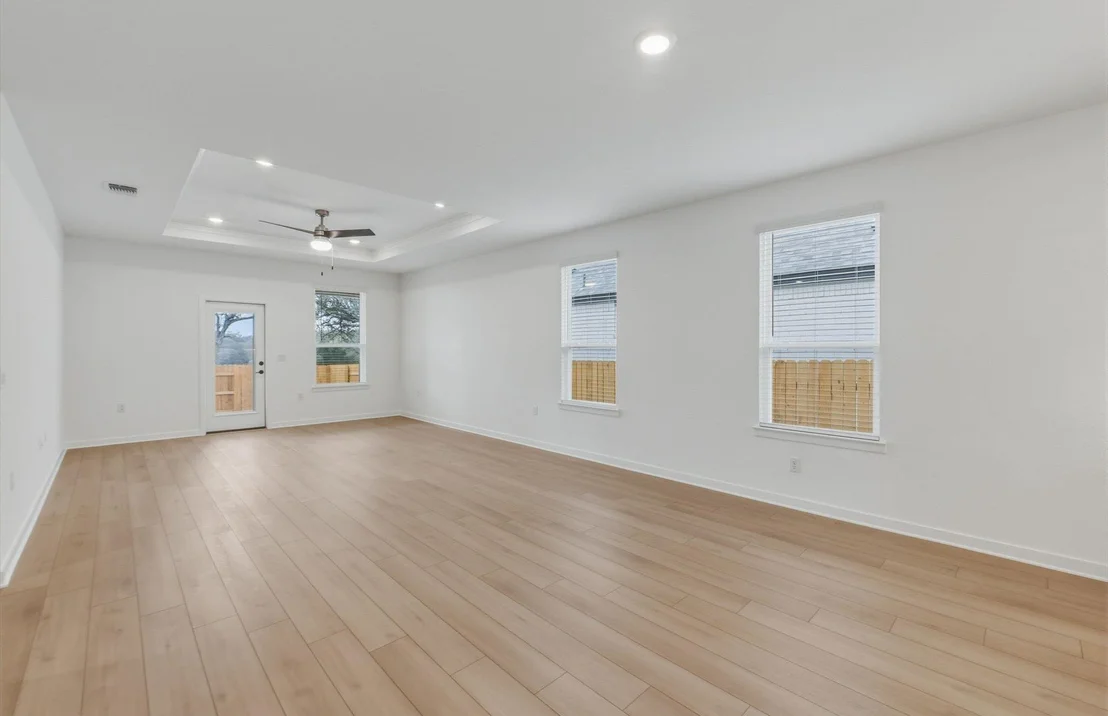Photo of 124 Adlai Ave