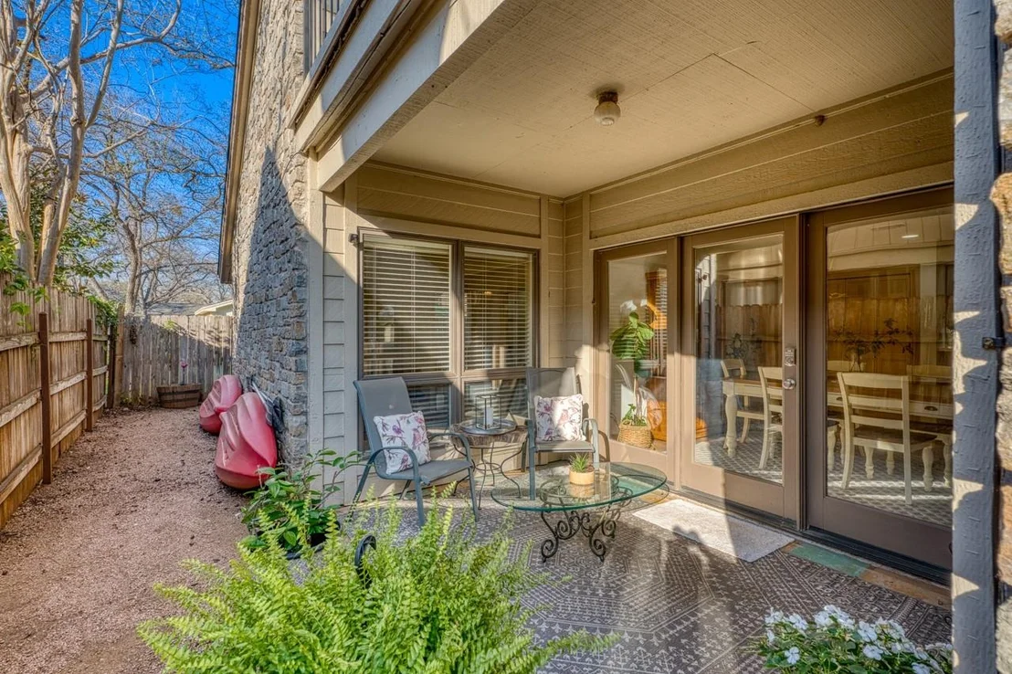 Photo of 402 Meadowlakes DR