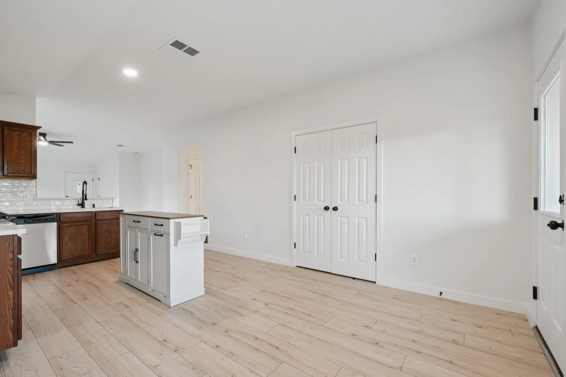 Photo of 17921 Basketflower BND
