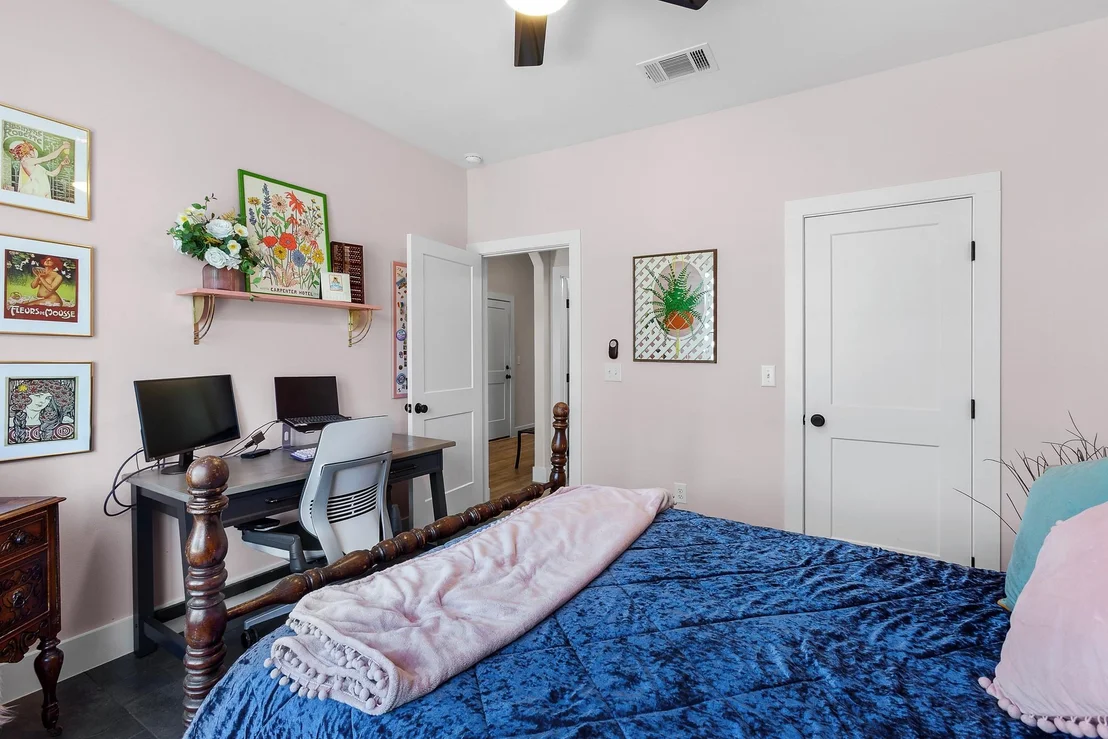 Photo of 303 W Browning ST