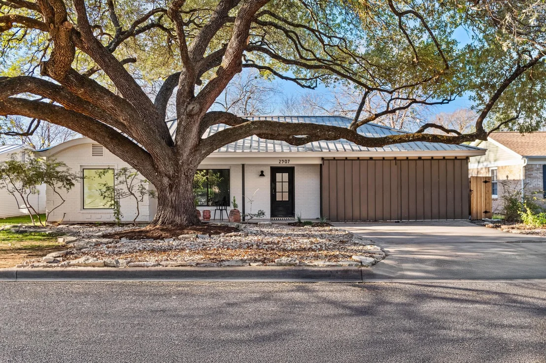 Photo of 2907 Pinecrest DR