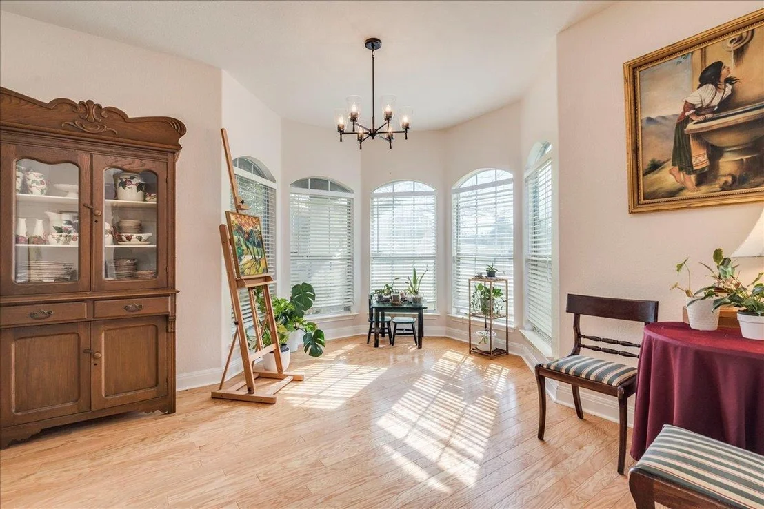 Photo of 1077 Fairway