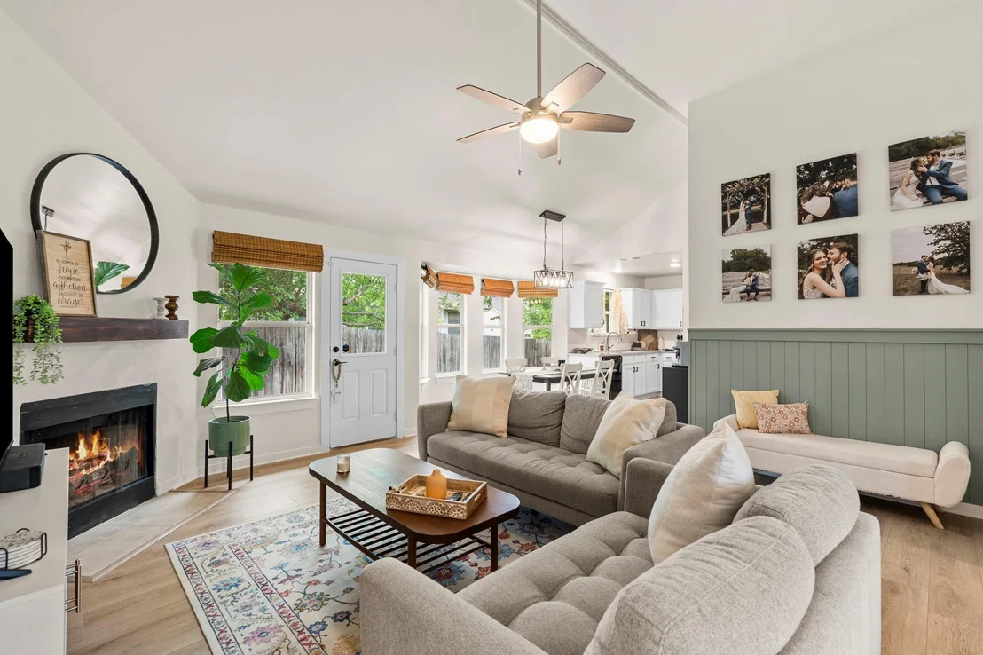 Photo of 215 Crystal Knoll BLVD