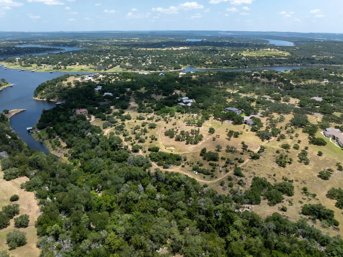 Photo of 900 Rivercliff DR