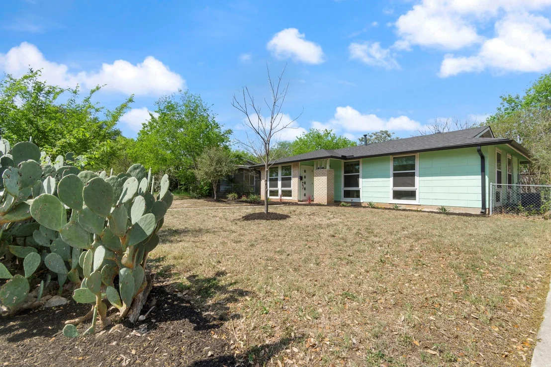Photo of 1610 Corona DR