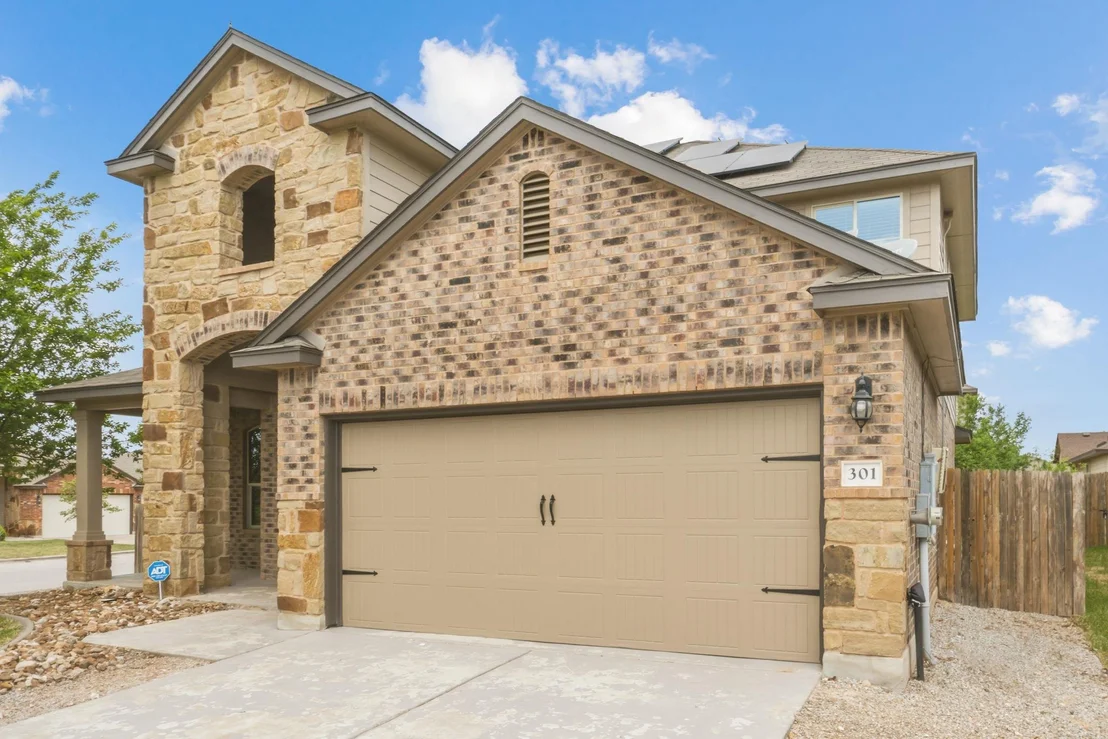 Photo of 301 Serpentine LN