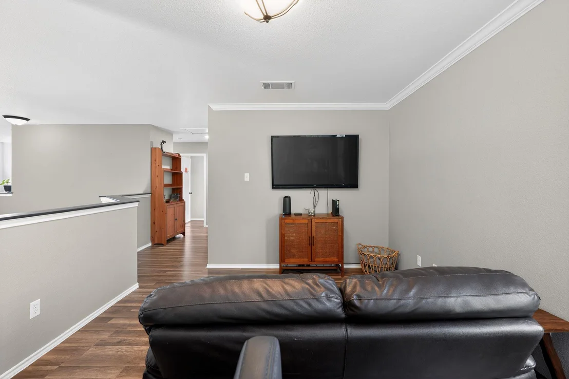 Photo of 748 Bills CIR