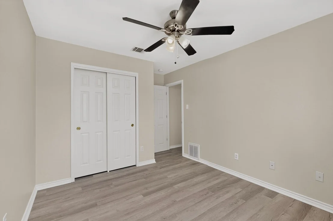 Photo of 1825 Friars Tale LN