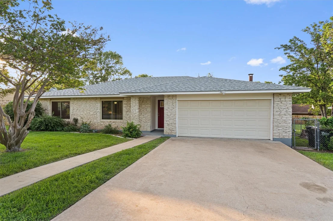 Photo of 110 Live Oak DR