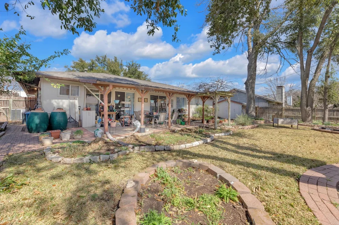 Photo of 3201 Foster LN