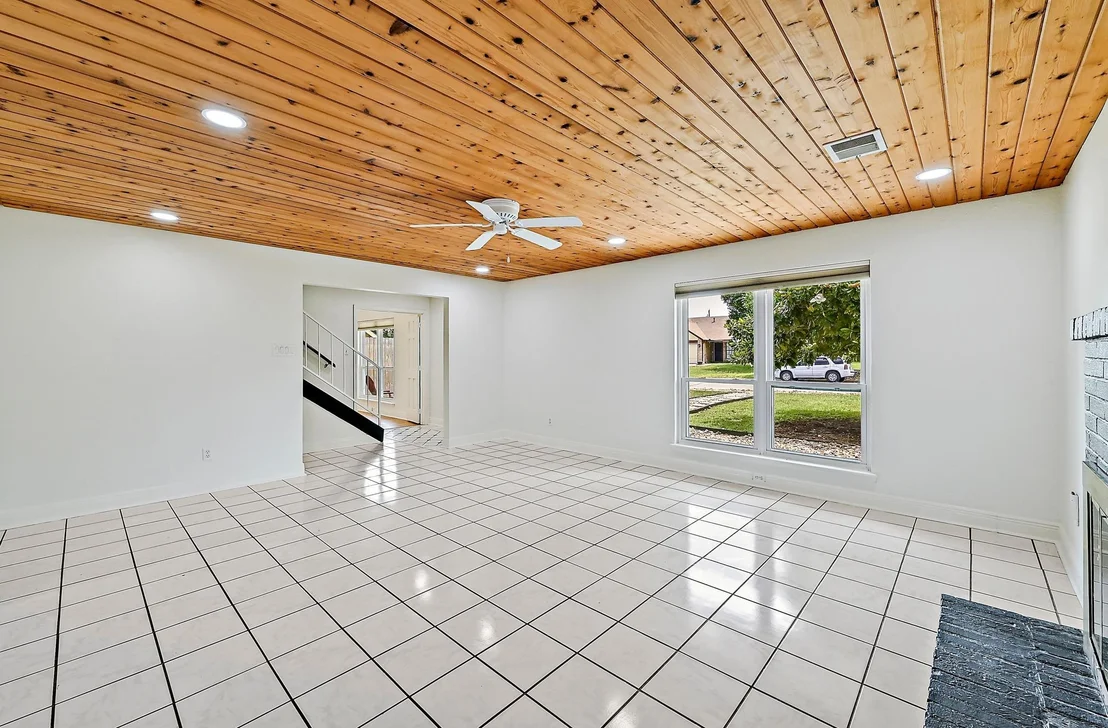 Photo of 1804 Oakridge DR