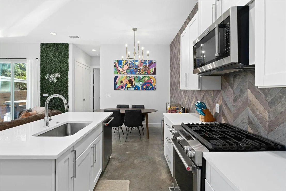 Photo of Unit A at 3105 Powell CIR