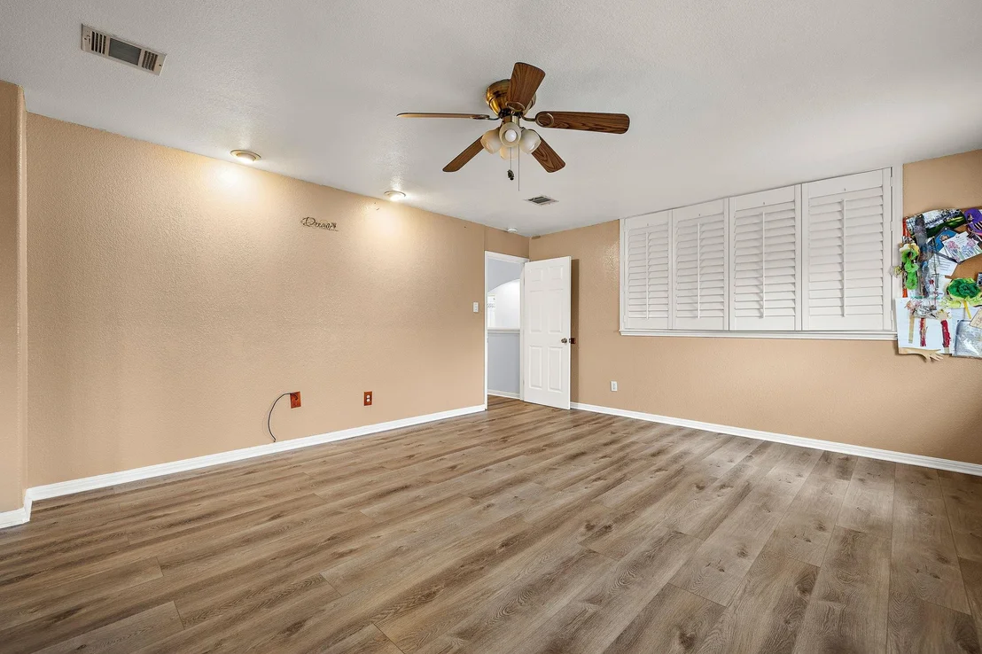 Photo of 16019 Dark LN