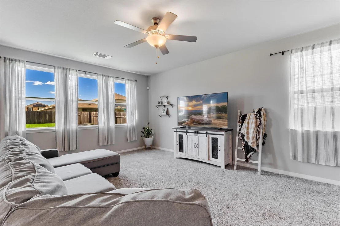 Photo of 516 Longmount CV