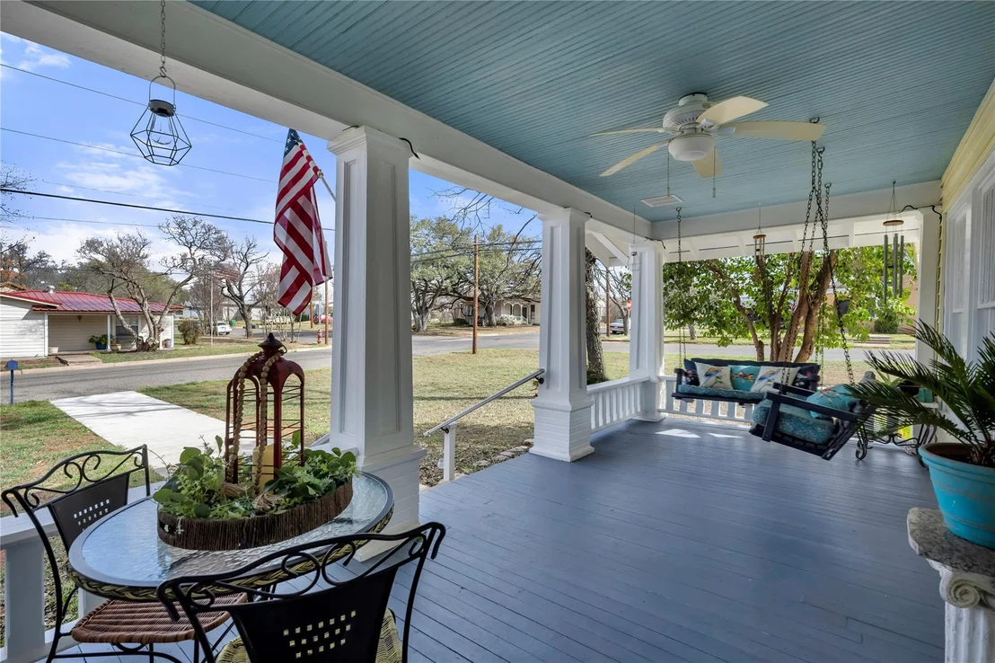 Photo of 909 Flag ST