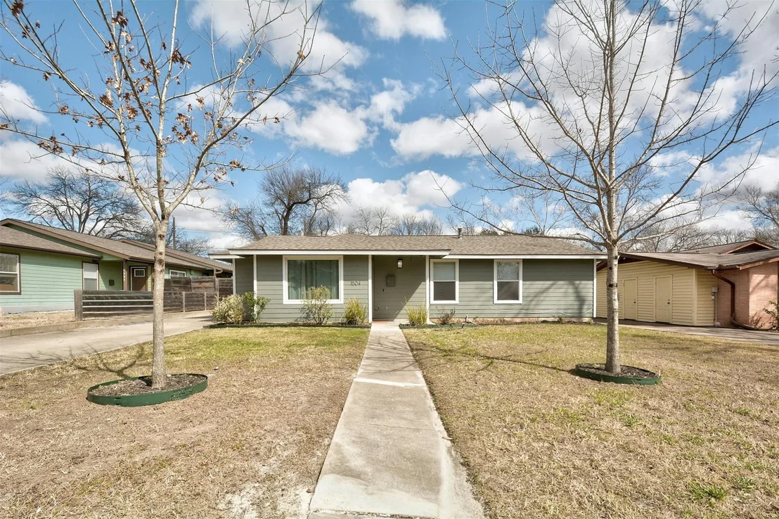 Photo of 1504 Cloverleaf DR