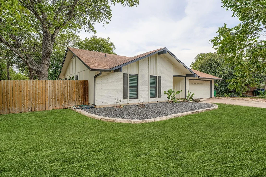 Photo of 5310 Suburban DR