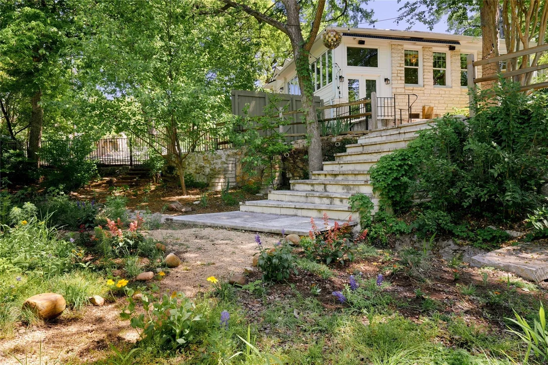 Photo of 2111 Enfield RD