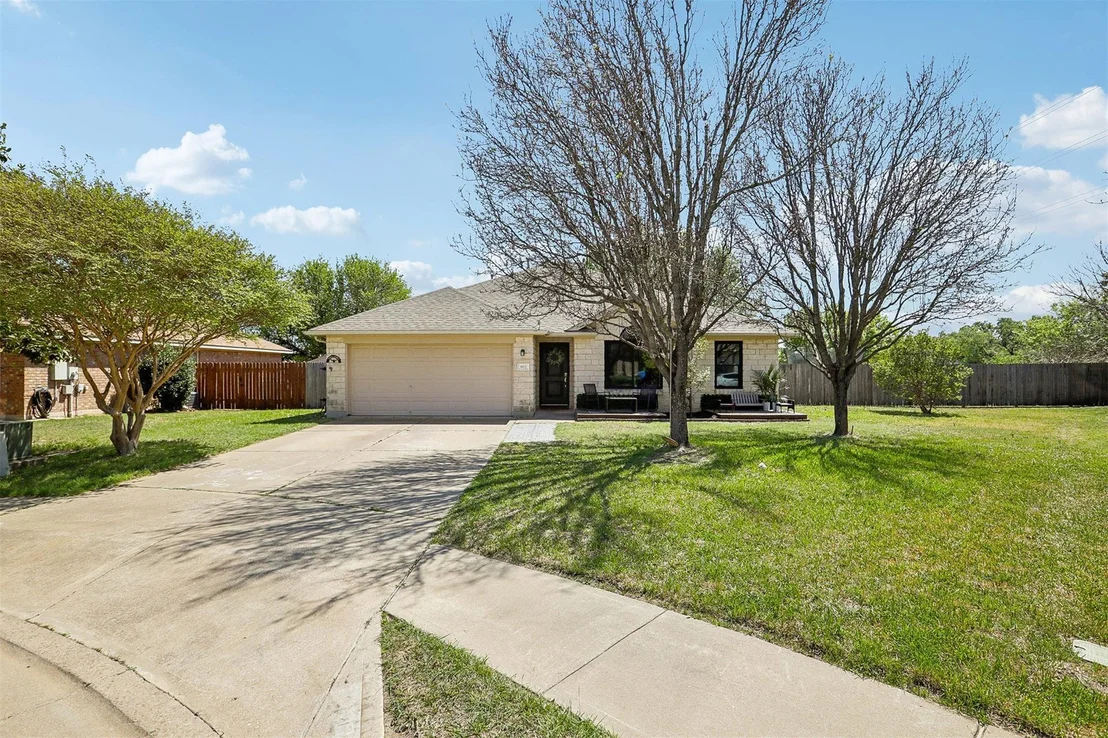 Photo of 902 Ridgemont CIR