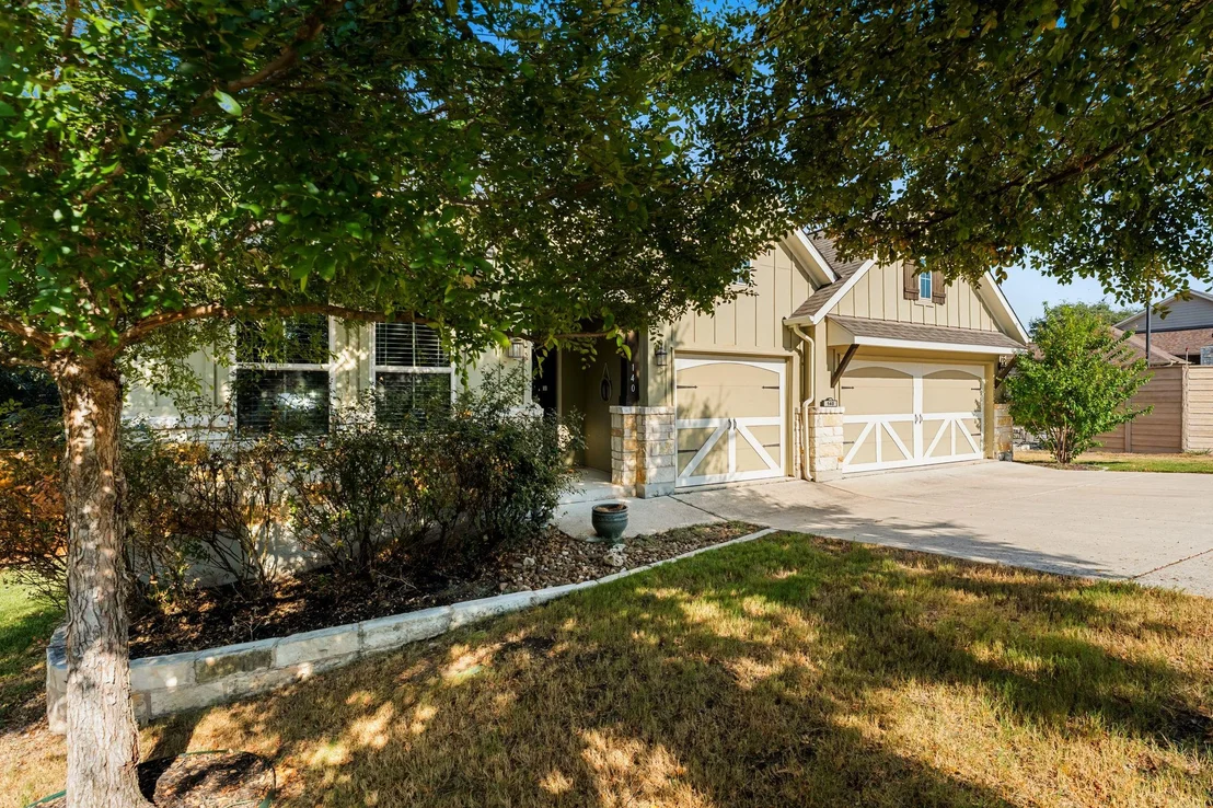 Photo of 140 Lake Rim CIR
